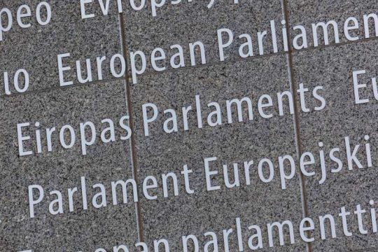 Το Ευρωκοινοβούλιο θέτει όρους για να εγκρίνει τον προϋπολογισμό της Ε.Ε.